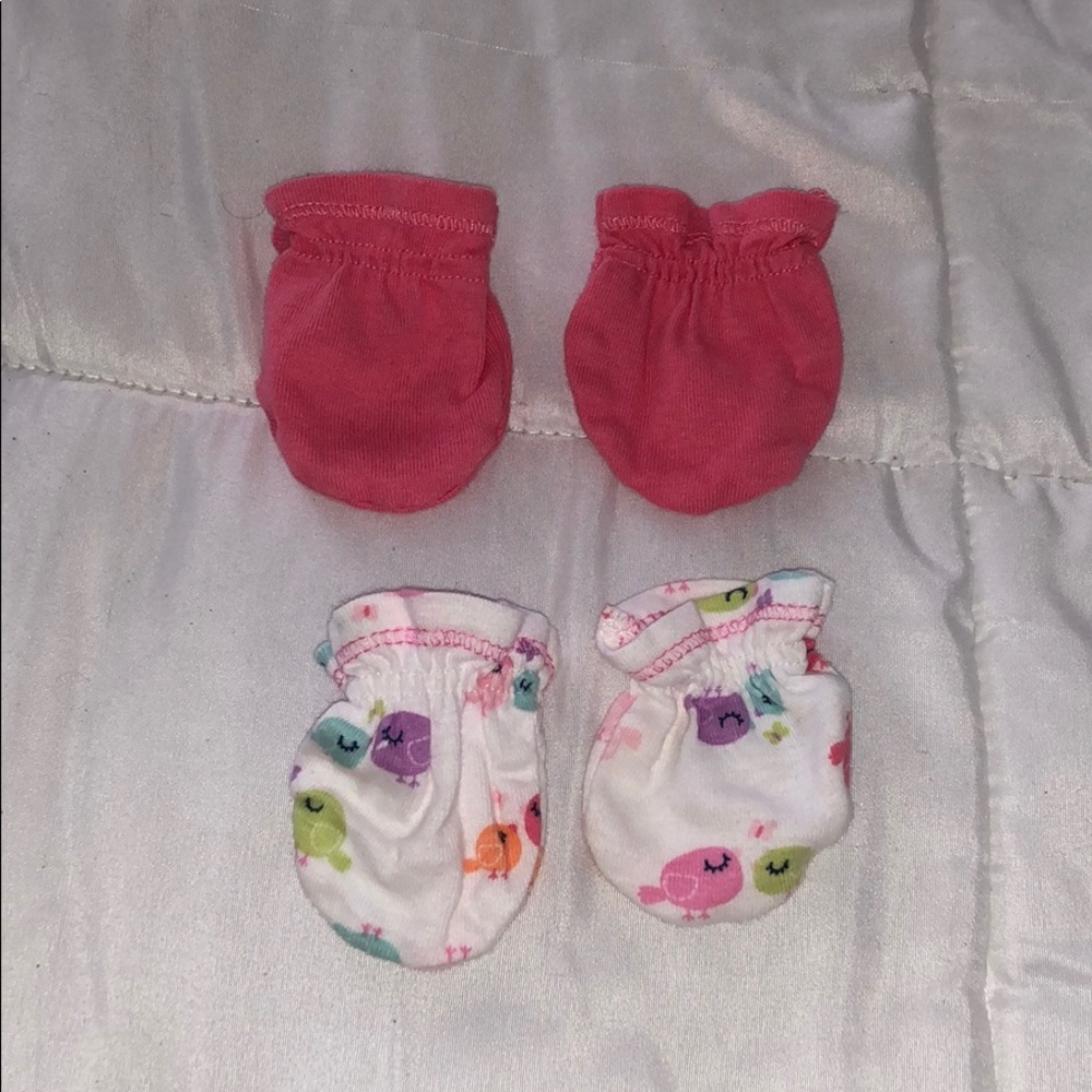 Gerber 0-3 month old hand mittens.